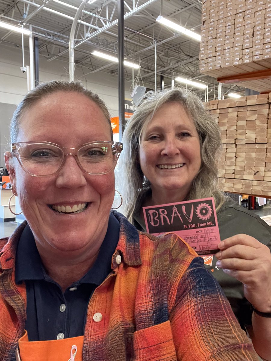 WNelson3210's tweet photo. Shouting out our Pro register associate, Gay, for always driving credit!! She got a customer signed up for Pro Xtra and a Commercial Card! Way to go lady!!! @TheHDCas @HDRoylene @hdmikelewellen @TeresaHRHD @TJ77HD https://t.co/vFPwtMyBGu