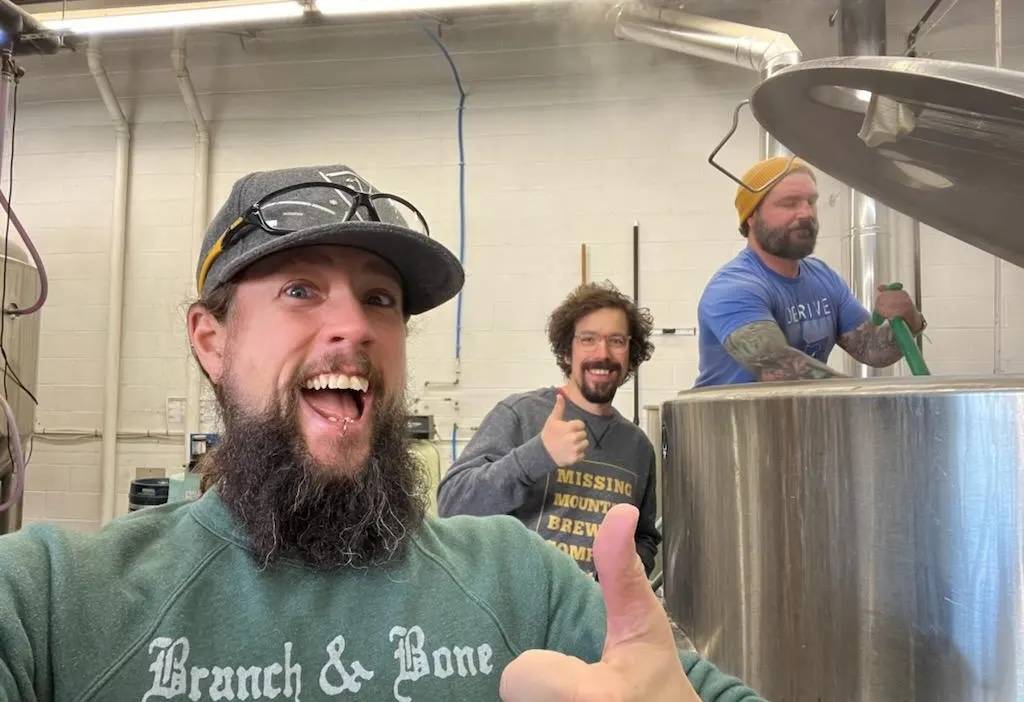 BranchAndBone's tweet image. Collaboration day with our buds at Derive Brewing Company  

Coming at you soon will be a smoked Helles made with all @weyermann_specialty_malts 

Look for this brew just in time to crack one open and enjoy around a fire with friends 🍻

#branchandbone 
#encourageexploration