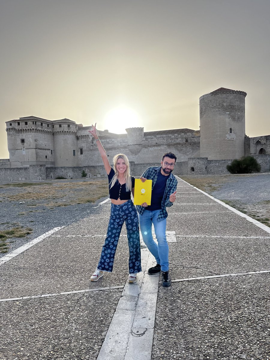 MaderueloPablo's tweet photo. Hoy hemos terminado el rodaje de @huellas_docu a las puertas del Castillo de Cuéllar. A partir del 12 noviembre veremos el resultado. Pronto, los detalles. https://t.co/M3MKPelU7f