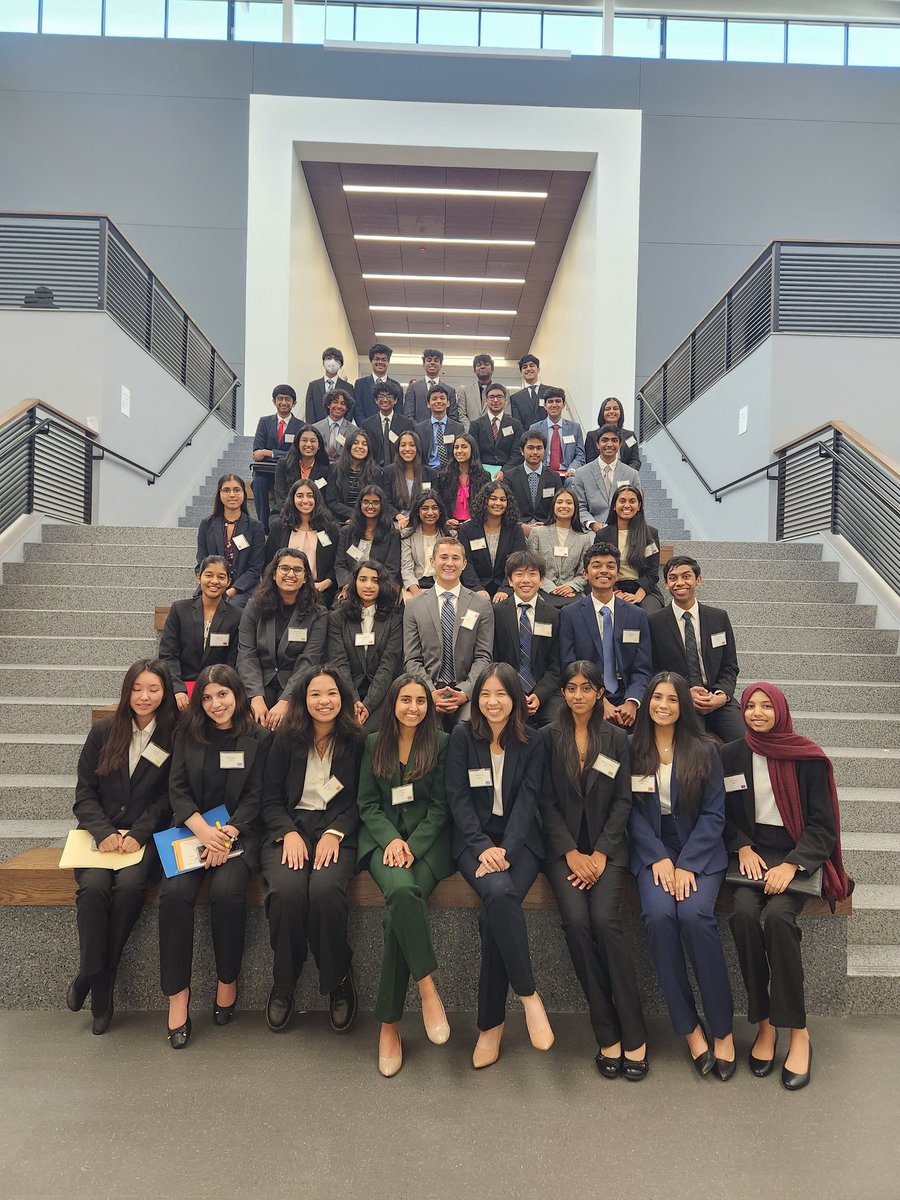 liberty_ism's tweet photo. What an incredible day watching these amazing ISM students interact with our professionals in the community at the business symposium. @LHSRedhawks https://t.co/7aBc7bypxv