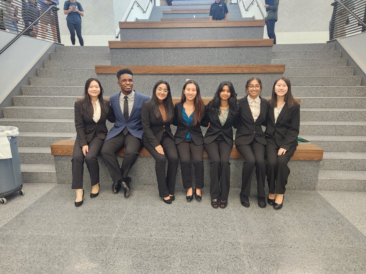 liberty_ism's tweet photo. What an incredible day watching these amazing ISM students interact with our professionals in the community at the business symposium. @LHSRedhawks https://t.co/7aBc7bypxv