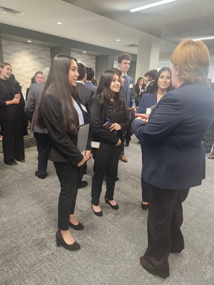 liberty_ism's tweet photo. What an incredible day watching these amazing ISM students interact with our professionals in the community at the business symposium. @LHSRedhawks https://t.co/7aBc7bypxv