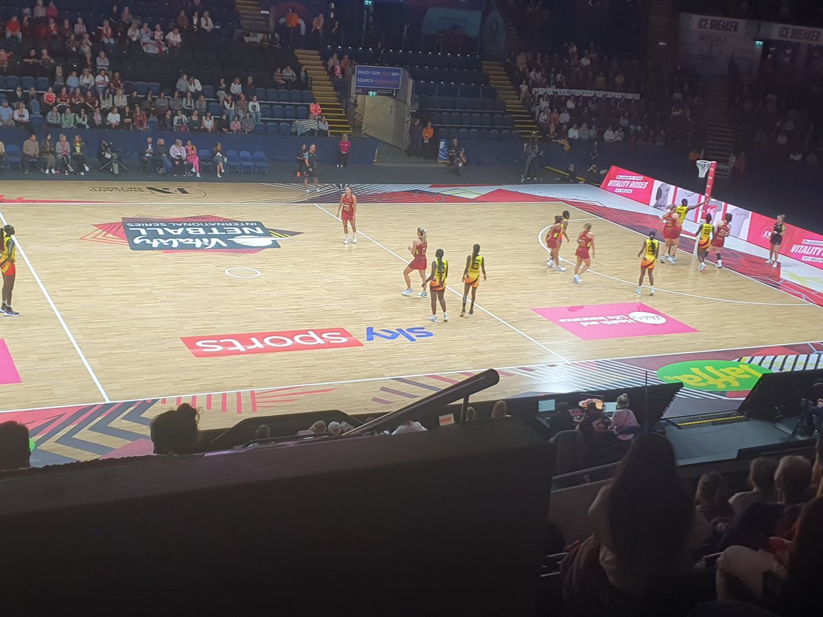 SaltyDeath_'s tweet photo. #vitalityroses school trip, awesome game so far! https://t.co/16LWFiloLM