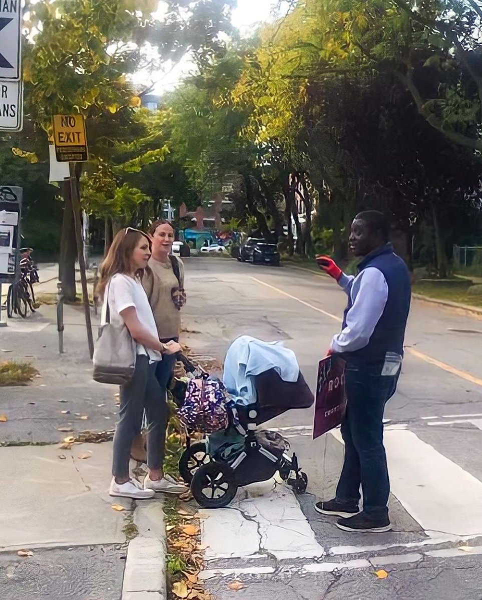 Rocco4Toronto's tweet photo. Getting those daily one on one convos with Spadina-Fort York voters really keeps me going! Remember, we’re all in this together. YOUR vote counts 🗳
#voterocco #spadinafortyork #spafy #topoli #tovotes22 #onpoli #toronto #spafycc https://t.co/In1TOIiUnR
