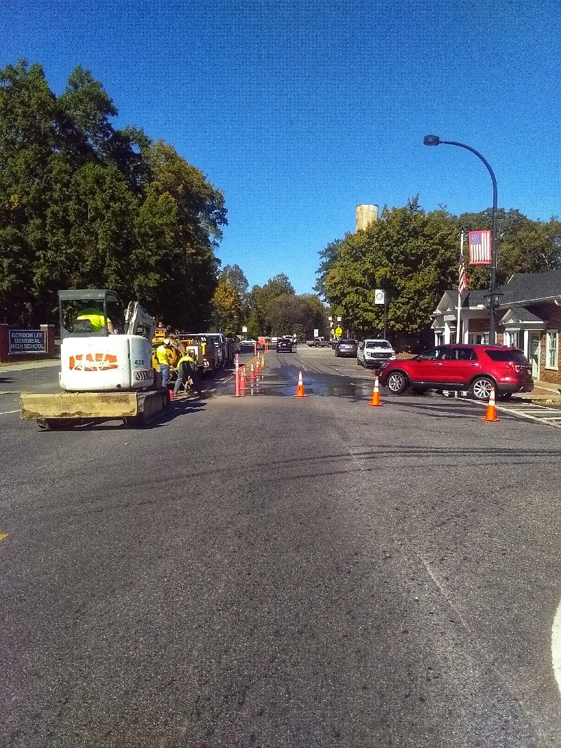 Please avoid the area of Ga Highway 341 and Lee Clarkson Road as city crews repair a ruptured water line. If you must travel thru this area please follow the detours that are in place. @TrafficTracker9 @Local3Traffic 