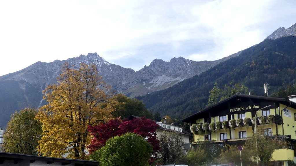 EmptyMin's tweet photo. #365photos #278 #PictureOfTheDay @Interrail #GrandAnniversaryTour #Day10 #sixthstop #Innsbruck #Austria #autumnalcolours https://t.co/QHiQdlzAzy