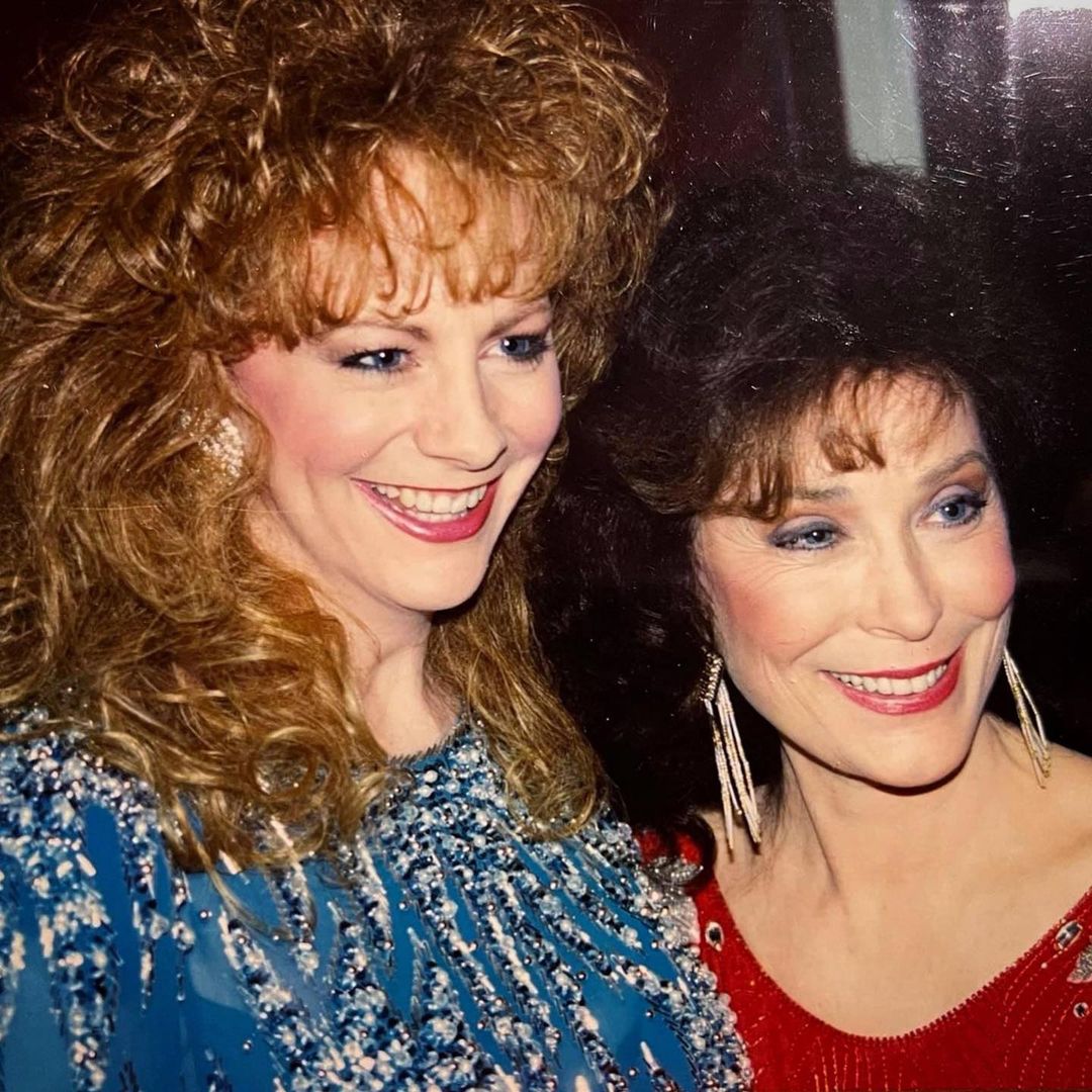 rebared9's tweet photo. Sleep tight Ms Loretta 💜 https://t.co/khpV7Nvpz3