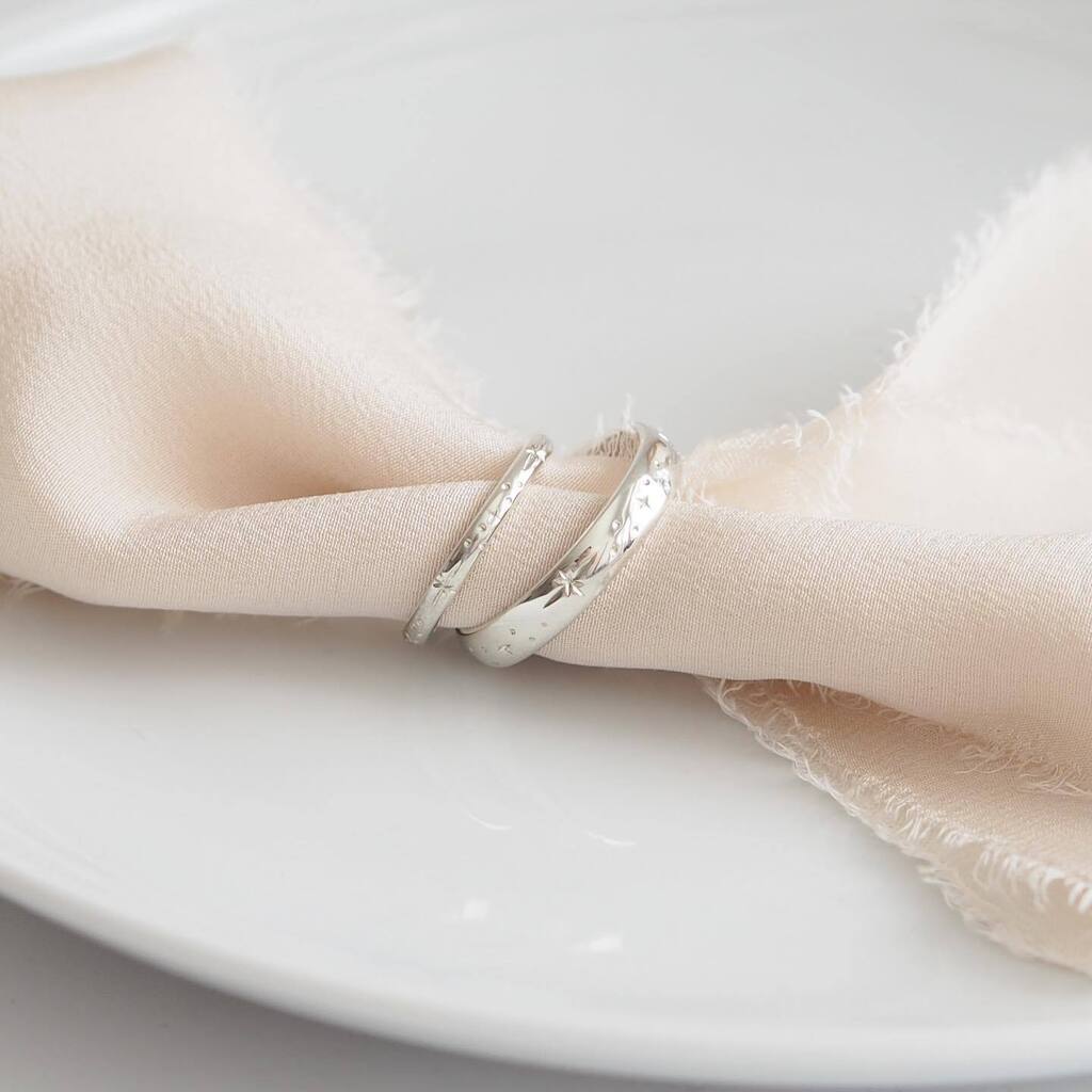 RubyTJewellery's tweet image. Hers &amp;amp; Hers 🤍
.
.
.
#weddingrings #wedding #simpleweddingrings #simplejewellery #minimaljewellery #minimaljewelry #minimalring #loveislove #minimalwedding #simplejewelry #handmadering #handmaderings #uniqueweddingring #uniquewedding #handmadewedding … instagr.am/p/CjWCqGvsraC/