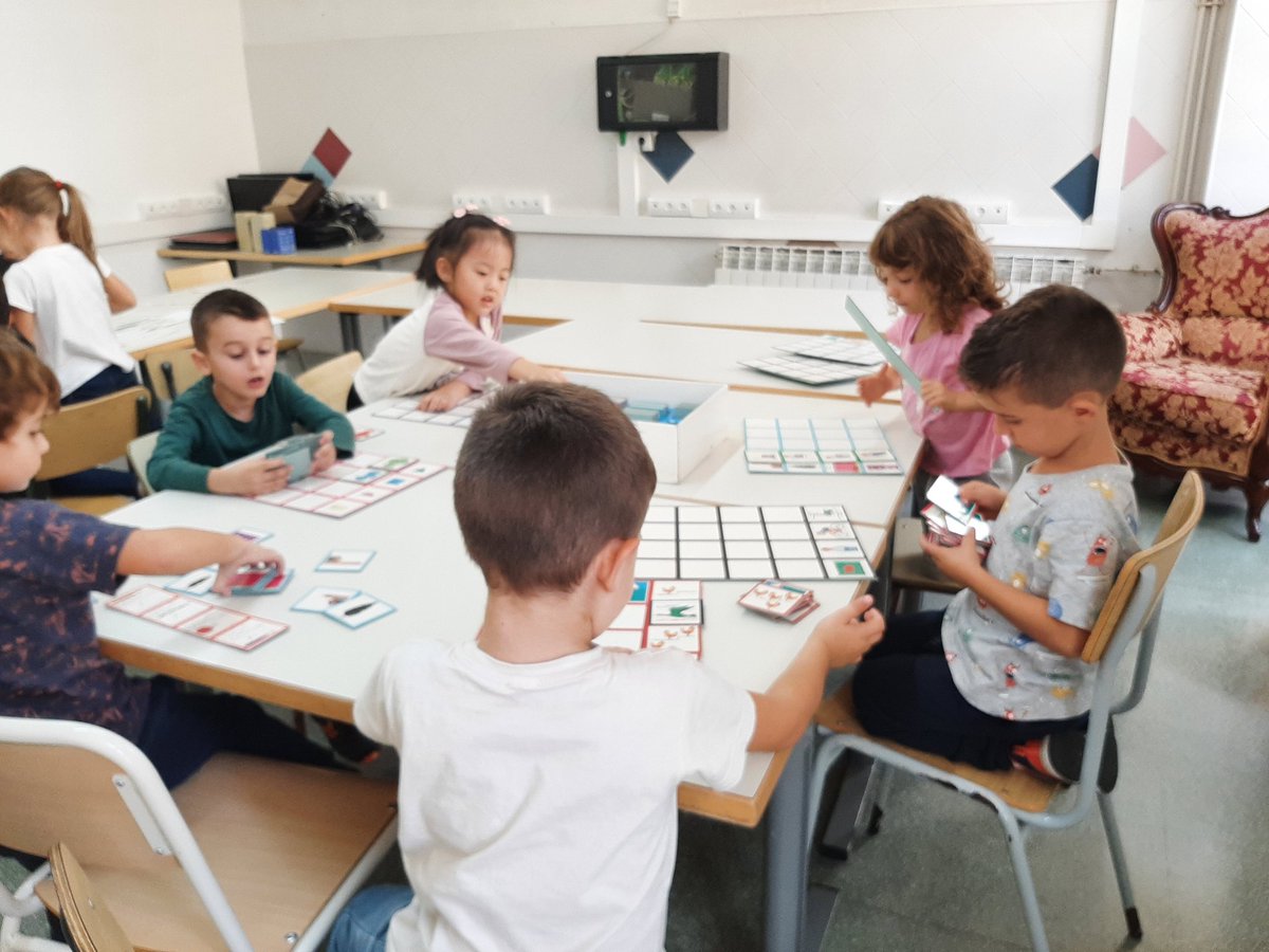 marta_mdc's tweet photo. Avui hem iniciat els Espais a P4 i a P5, jocs lògics matemàtics!!
@escolamdcprat https://t.co/81Znc8MXJj
