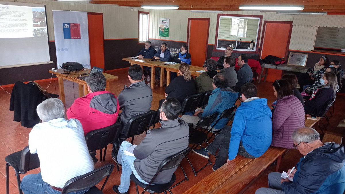 FOSIS_LosRios's tweet photo. [🟢Alianzas]
➡️Se materializó la firma de convenio en el marco de la Mesa Público- Privada del sector Aylin, en Lanco.
➡️Por parte del FOSIS el convenio fue suscrito por el Director Regional.
➡️La actividad fue encabezada por el Gobernador @LuisCuvertinoG y el alcalde Juan Rocha. https://t.co/a4yCSZ5ySV
