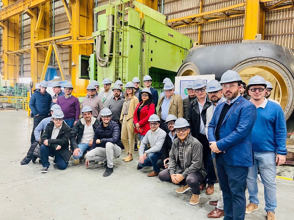 🏭Hoy miembros del Comité de Presidencia de ADIMRA, junto con integrantes de <a href="/ADIMRAjoven/">ADIMRA Joven</a> y <a href="/jovenasinmet/">Asinmet Joven</a> visitaron las instalaciones de IMPSA