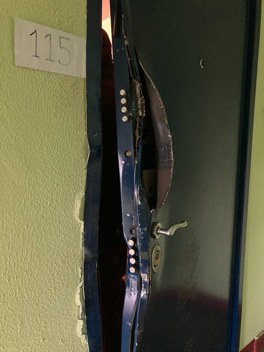 Григорий Степанов on Twitter: \"RT @SobolLubov: На фото выломанная ...