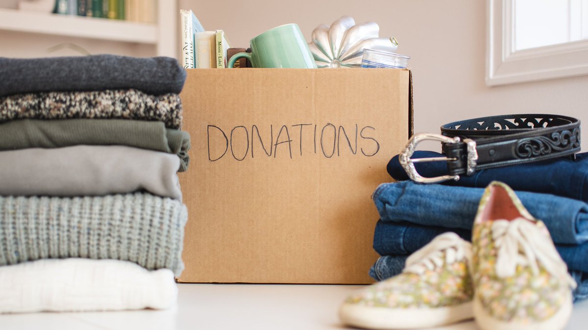 lanibru's tweet photo. Do you have clothes to donate? I am spreading the word for Evelyne Saller Centre in the DTES! Donate adult pants, shirts, coats, socks, and footwear. Questions? 604 665-3075 https://t.co/5MmYWzPmHD https://t.co/Yw9nnbHzCd