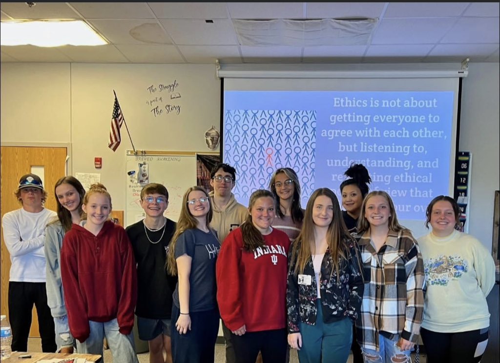 SDHSJAG's tweet photo. Thank you to Ms.Shelby Carter for inspiring students to look at the International Business College and Vet Tech Institute as candidates for after high school.
#jag
#JAGIndiana
#KnightNation
#sdhsjag
#indianajag
#careers
#planningforthefuture https://t.co/GZV5hwV0Eh