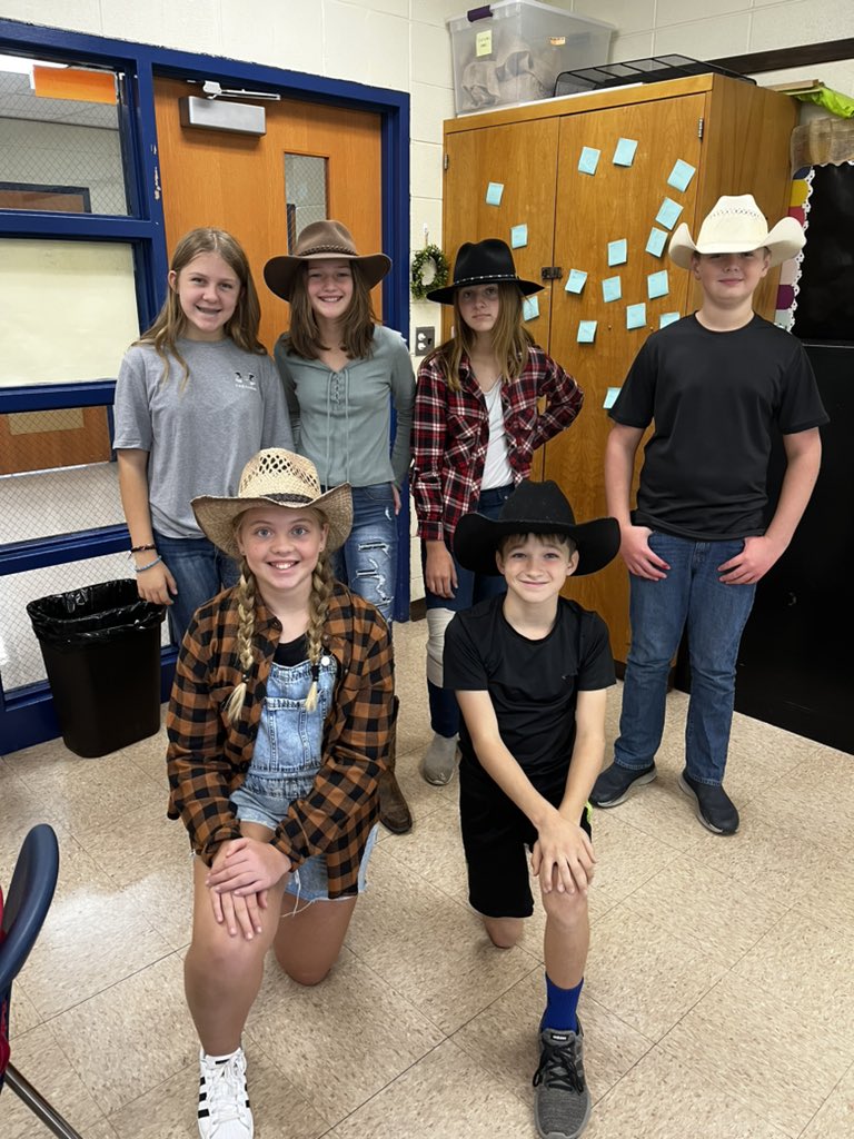 Howdy y’all from 4th hour ELA 🐴 #gkcogs #westernwednesday