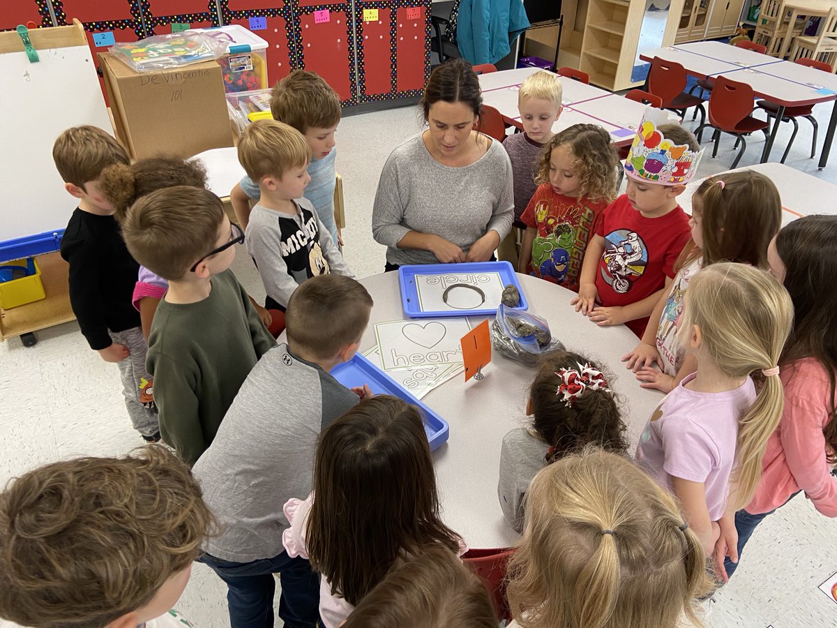 ablaine_cv's tweet photo. Lots of learning happening today at Port Dickinson Elementary! @CVCSDWarriors https://t.co/fPieQ1hRkn