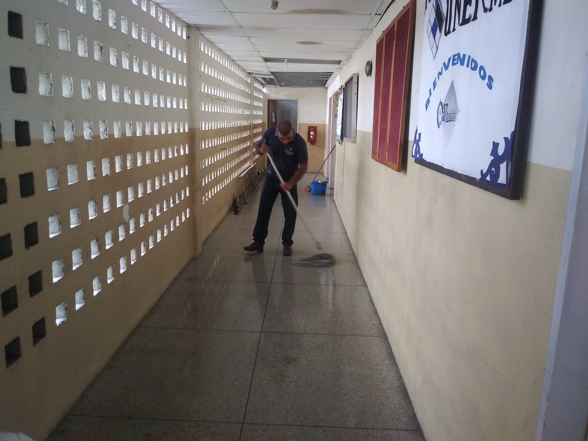 PosgradoT's tweet photo. 05/10/22 Programa de radio. Actividades Administrativas y de Mantenimiento en el Posgrado UNERMB TRUJILLO con la @alcaldiatruji_1 @CNH_Ven @NicolasMaduro @Iroschimajpsuv @Gerardo4fPsuv @carloscontigo  @Rixiorector @Tibisayunearte @mppeuniv @arbolve @ninoskaortiz25 @prensaunermb https://t.co/W0QWjl6xuZ