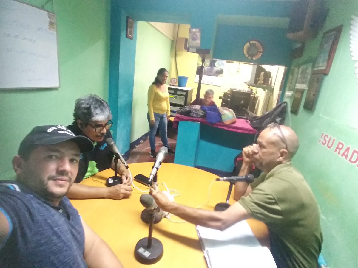 PosgradoT's tweet photo. 05/10/22 Programa de radio. Actividades Administrativas y de Mantenimiento en el Posgrado UNERMB TRUJILLO con la @alcaldiatruji_1 @CNH_Ven @NicolasMaduro @Iroschimajpsuv @Gerardo4fPsuv @carloscontigo  @Rixiorector @Tibisayunearte @mppeuniv @arbolve @ninoskaortiz25 @prensaunermb https://t.co/W0QWjl6xuZ