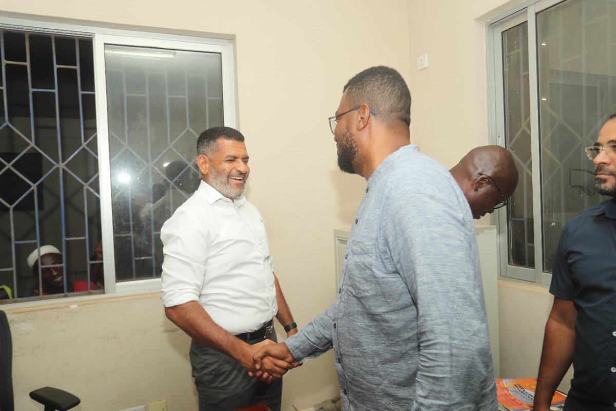 SubcountyAdmin's tweet photo. We were humbled by Mombasa Governor H.E. @A_S_Nassir call to the Nyali @SubcountyAdmin office on Tuesday night after officially launching the Kongowea Market 24hrs (economy) operations at the facility. 
#ServiceDelivery #Scaco #Kongowea #24houroperations https://t.co/rXQQc9ZAfn