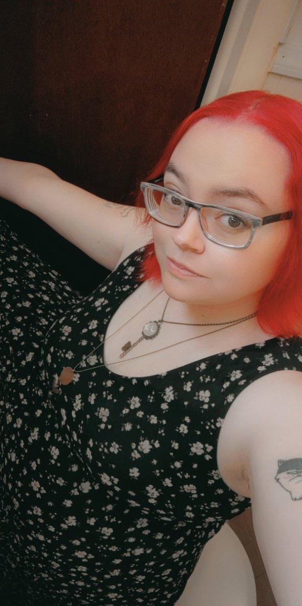 Born_To_Beat_9's tweet photo. Have a drunken selfie after a wedding I went to... Also it's all pink now, because my hair will not keep dye so I just keep dumping colors in there 😁 https://t.co/AUMf0EoEA1