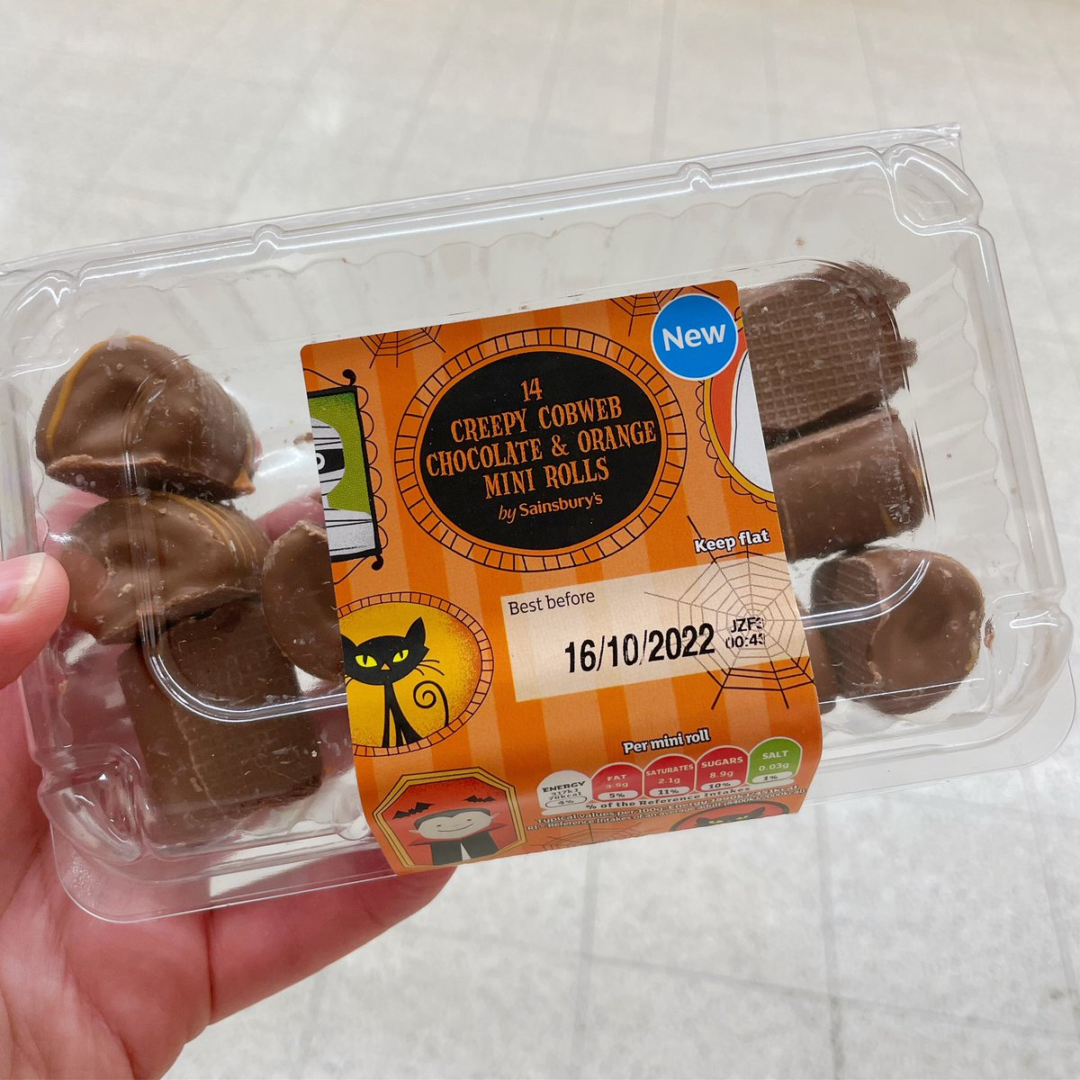 All_Things_New_'s tweet photo. Creepy Cobweb Chocolate &amp; Orange Mini Rolls! 🕸️🍊 At Sainsbury’s @sainsburys #sainsburys #creepy #cobweb #chocolate #orange #minirolls #halloween #wellthisisnew https://t.co/xJkZrXsYc9
