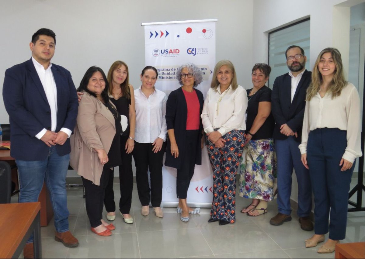 cej_py's tweet photo. Esta tarde recibimos la grata visita de la Sra. Evelyn Rodríguez, Directora de @usaidparaguay y el Sr. Alfonso Velázquez, Líder del equipo de Democracia y Gobernabilidad.

Con quienes compartimos los avances y desafíos que se vienen en los proyectos impulsados por el CEJ. https://t.co/ZDwyHpPzi1