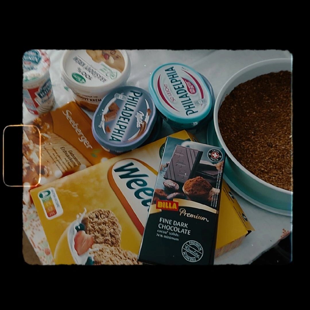 HOpalkova's tweet photo. Jsem tvořila arašídový cheesecake 🥮☕ právě teď po 6,5 hodinách chlazení je hotov. Kdopak přijede zítra na kafíčko..😉🙂 #cheesecake recept opět od oblíbené zpěvačky #MonikaAbsolonova https://t.co/ZO2n5Z1WZY