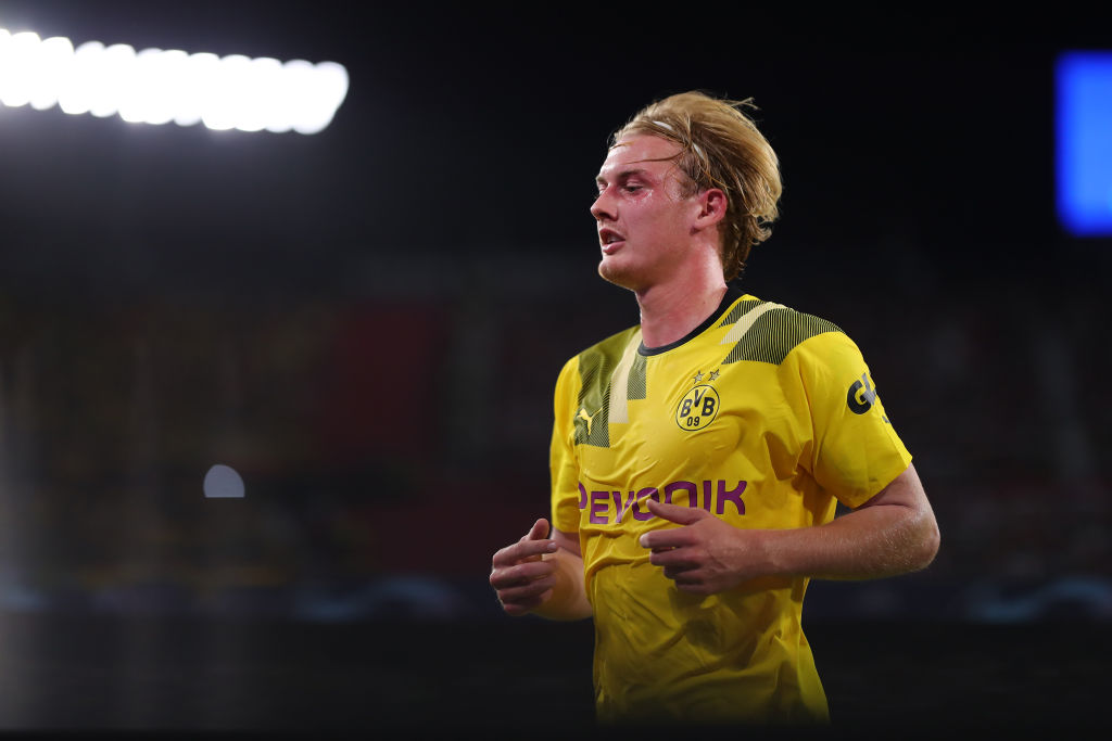 UEFAcom_de's tweet photo. ✈ Julian Brandt 😎💪
#UCL | #SFCBVB | @BVB https://t.co/KJ9oqDz59y