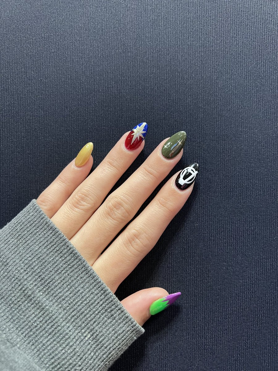 RayaSunshiine's tweet photo. As if I ever miss out on an opportunity to go full Avengers mode with my nails #NYCC2022 #MarvelNYCC #NewYorkComicCon #MarvelNails https://t.co/5h5QsayQMc