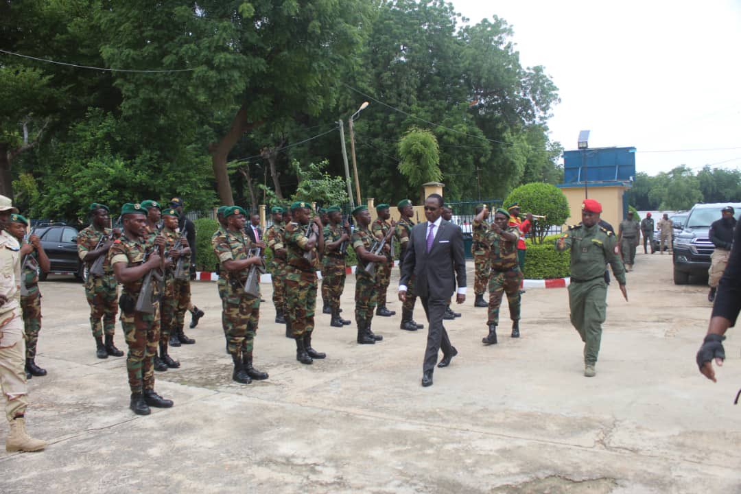 HonneurFidelite's tweet photo. The Minister Delegate at the Presidency in Charge of Defence, Beti Assomo Joseph made a stopover at the command post of the 4th Joint Military Region in Maroua for a security evaluation mission and a visit to the 4th Joint Military Hospital on October 4, 2022. https://t.co/jaH6iXS5ap