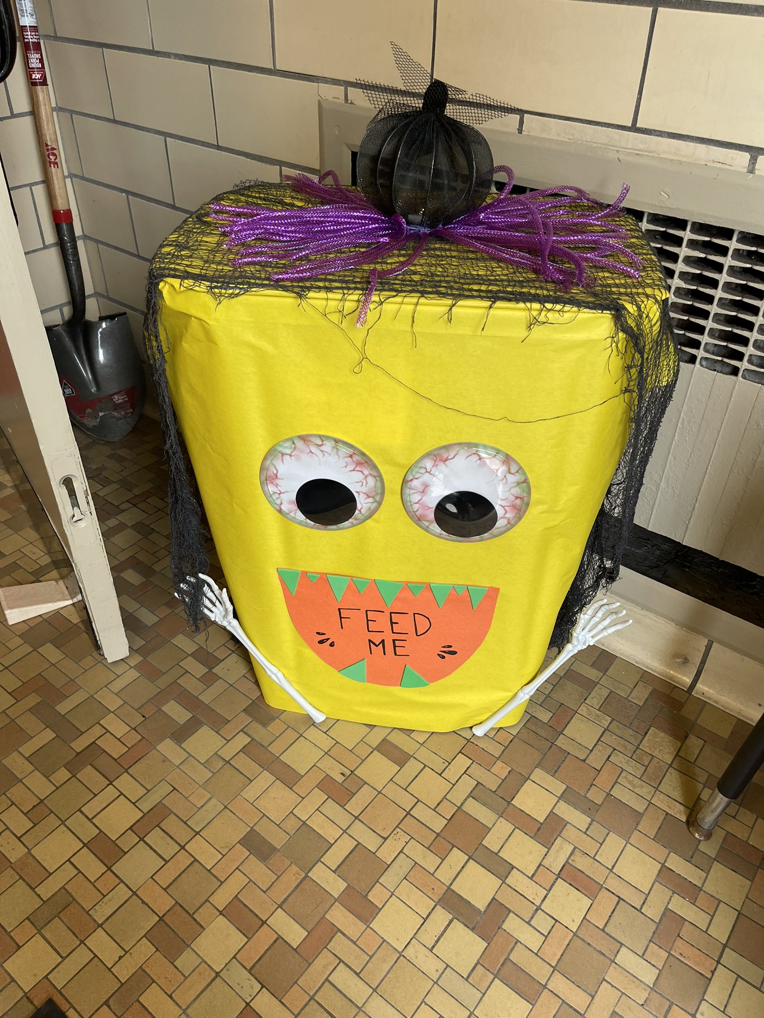 nathan-hale-elementary-school-on-twitter-hale-is-looking-for-candy