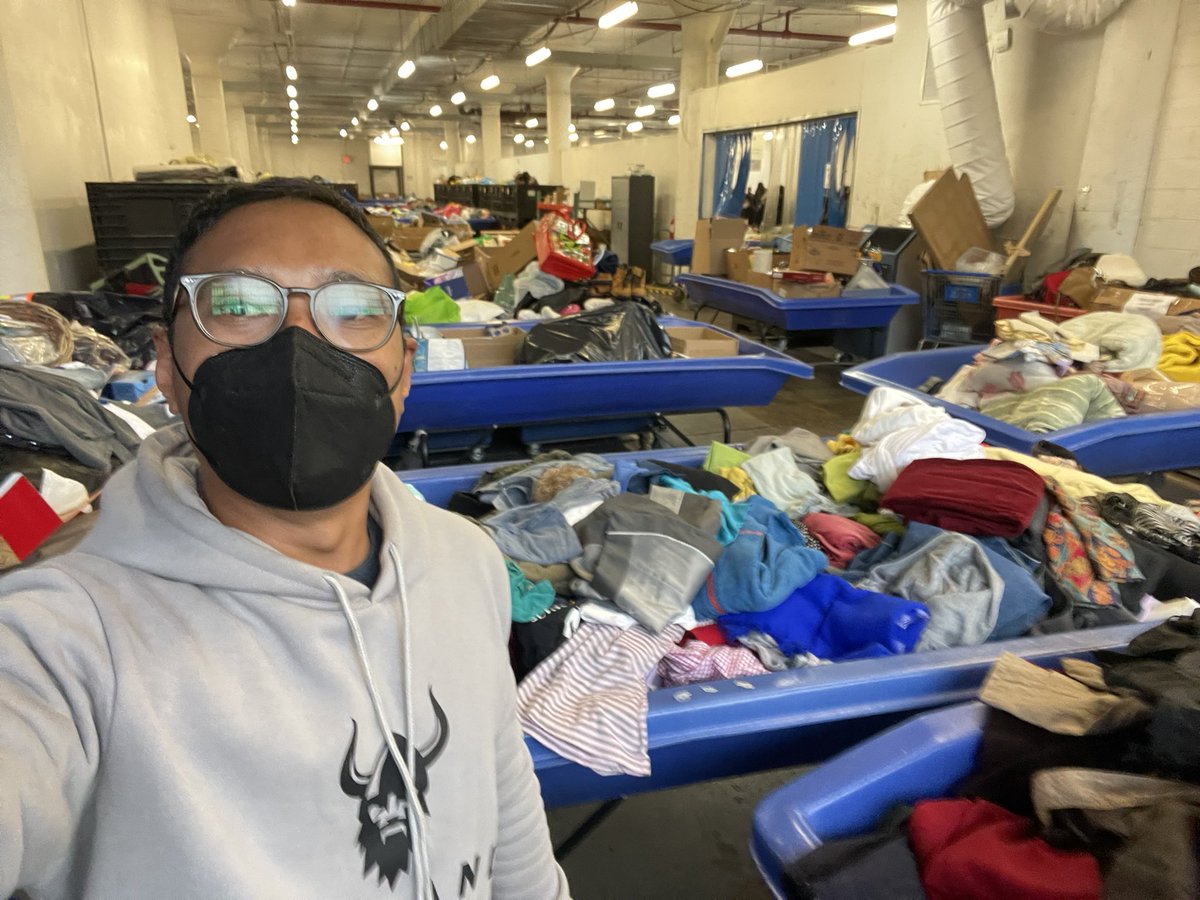 ilagameom's tweet photo. Moving is a good excise to downsize! Happy to bring our gently used clothes, kitchen ware, toys, and other stuff to @GoodwillNYNJ , @KatyGaulStigge! https://t.co/DrJ5pnAQcz