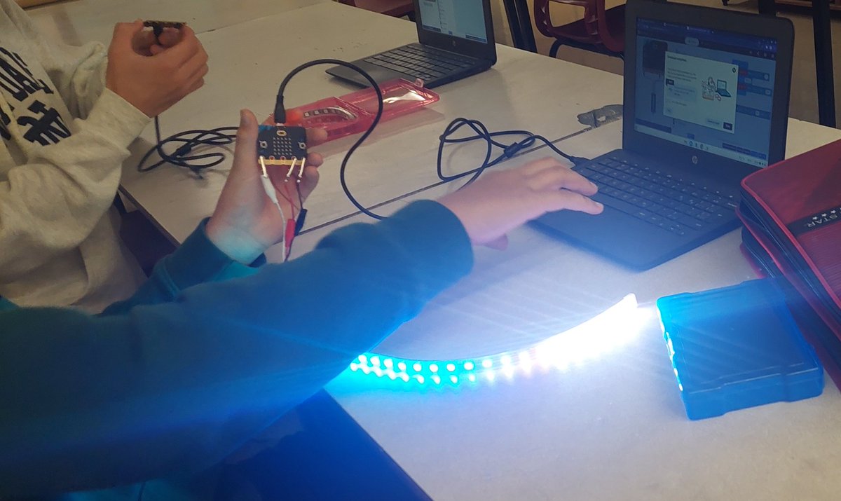 sarah_sarahryan's tweet photo. Coding #microcontrollers with @kchisholm_ 's grade 9s to prep for @brilliant_labs #InnovationChallenge using #bBoards. #MakeSomethingBrilliant @GBJHS @TILTHRCE @nseducation @microbit_edu https://t.co/g6rkzdJEM9