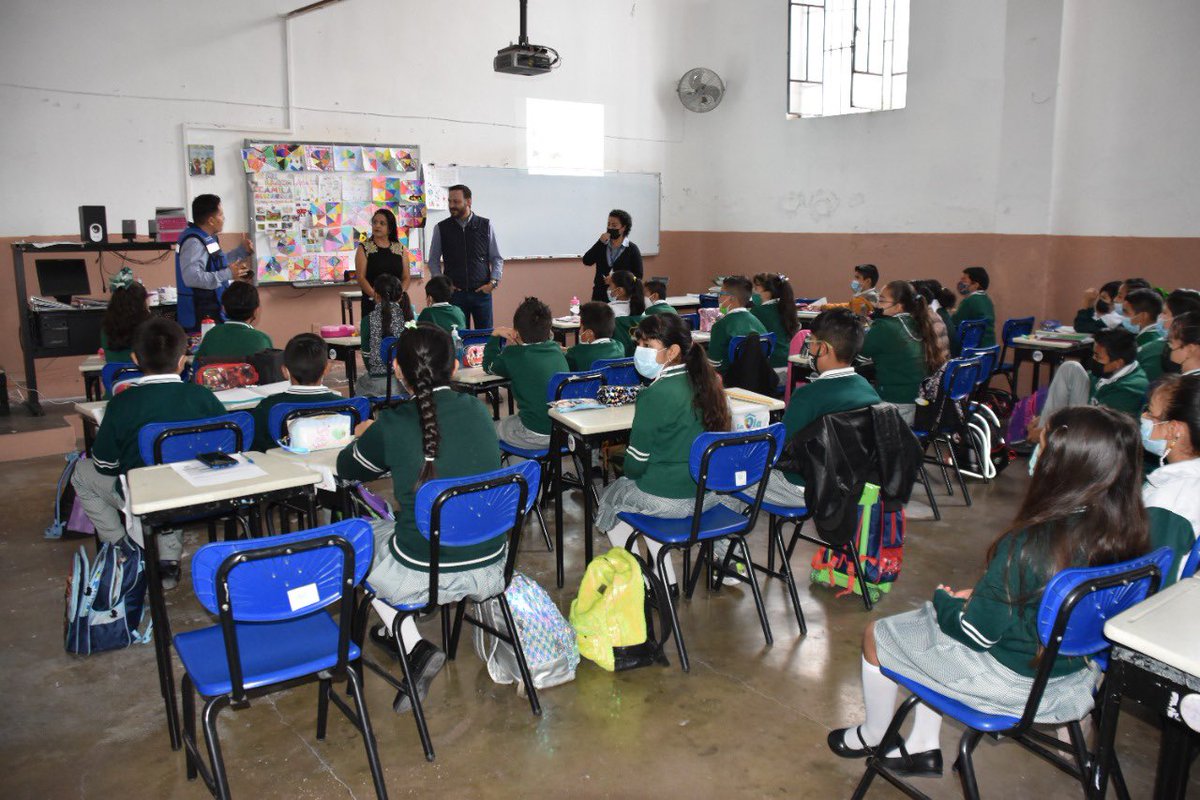 rcastanedat's tweet photo. En nuestros niñas y niños tenemos a grandes aliados para continuar cuidado del del agua, en esta tarea por blindar su presente y sobre todo su futuro.
#CulturadelAgua #EscuelaPrimariaNicolásBravo #CuidadodelAgua https://t.co/89DOshpt6d