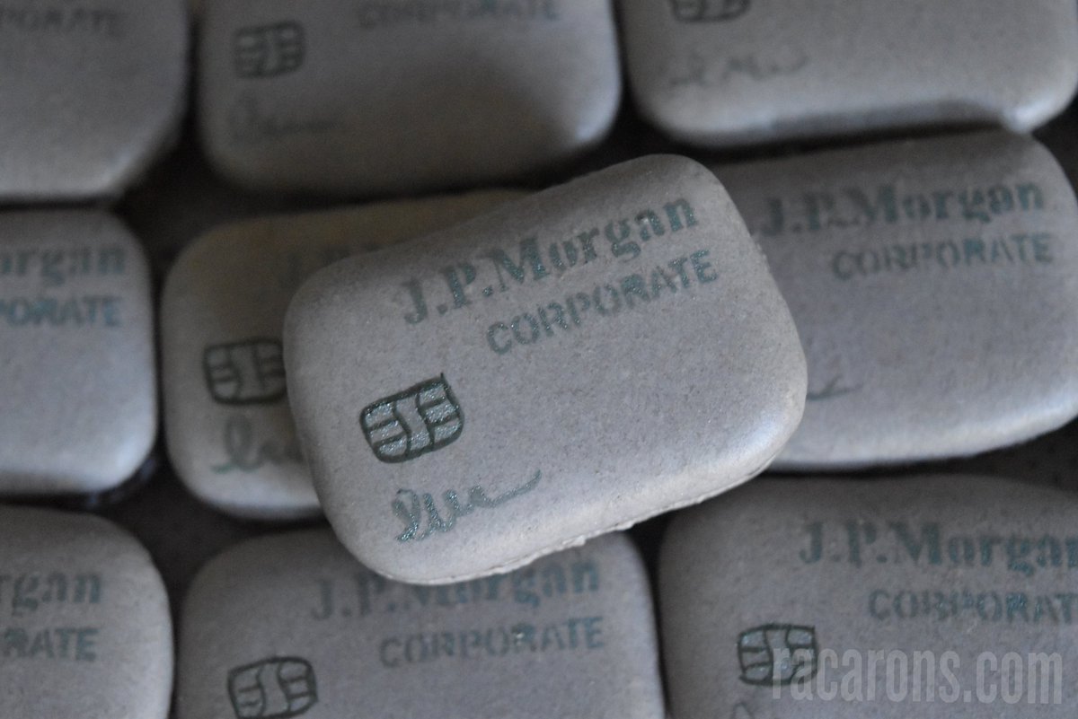 racarons's tweet photo. Please charge it to the (macaron) credit card on file! 😅💳 https://t.co/kC0RCouSjg