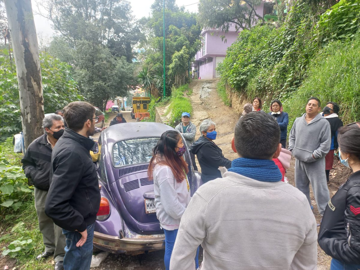 Estuvimos en la colonia La Araña, caminando con vecinxs y con <a href="/valentinabtg/">Valentina Batres Guadarrama</a> y <a href="/sergiosandovalb/">Sergio Sandoval</a>.
Es increíble que <a href="/lialimon/">Lía Limón</a> tenga detenidas las escaleras eléctricas.
Gobierna con una lógica de venganza
Seguiremos insistiendo para que la Alcaldía respete los derechos de lxs vecinxs
