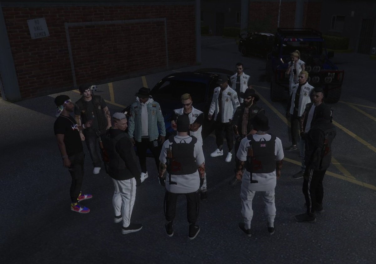 OrigenLSInfo's tweet photo. [🇬🇧💀] Cara a Cara.

MDM recibe a BB en el Barrio para aclarar todo.

Estos tienen un tenso intercambio de palabras por unos minutos y al final Hunter promete dar un nombre en unos dias.

La relación seguirá igual que ahora y cuando baje la tensión con ST recobraran la relación. https://t.co/855GADvHng