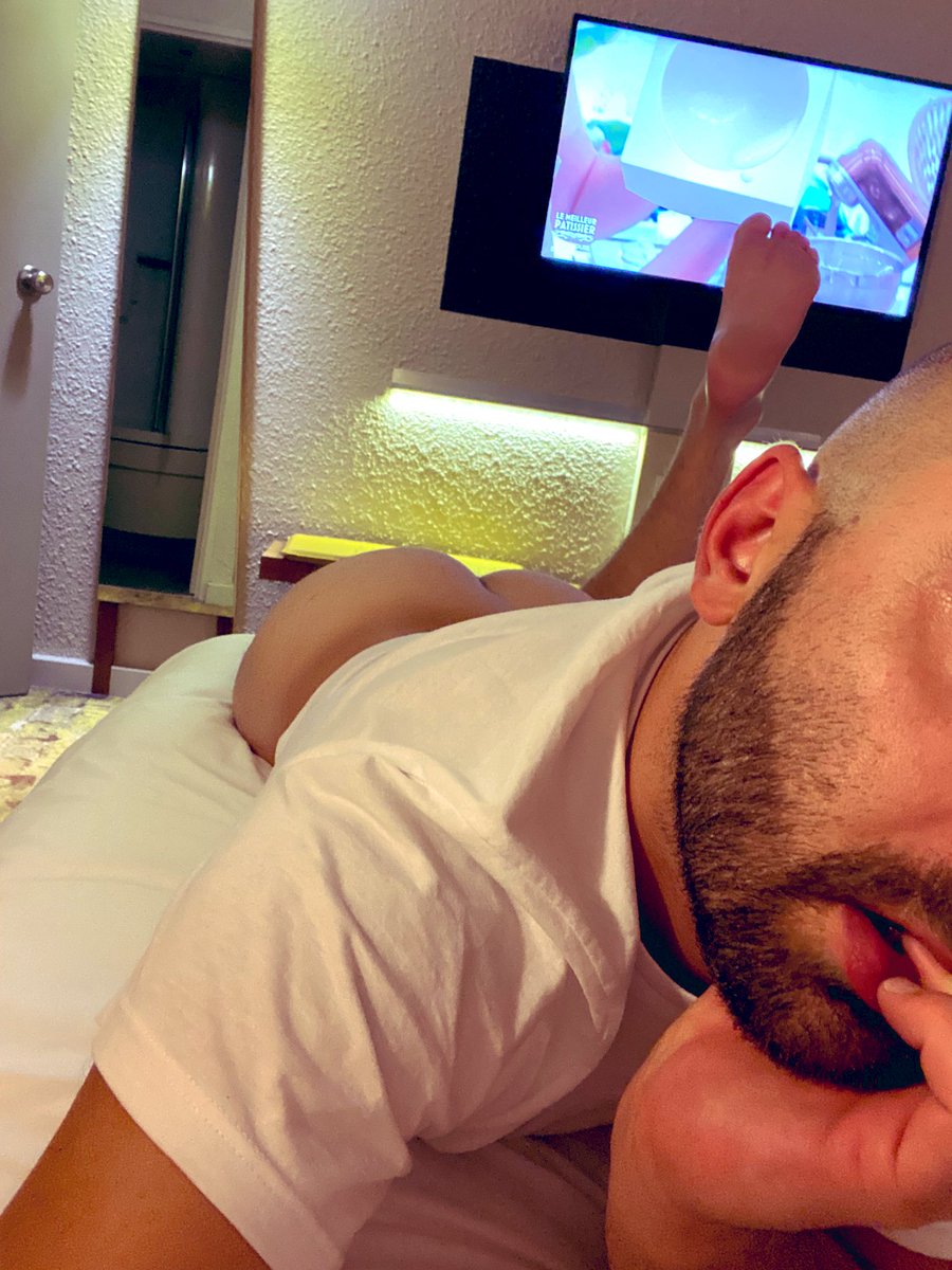 JuMoretti3's tweet photo. Ce soir c’est #lemeilleurpatissier 🤗🥰🍰🍆 #gaylyon #gay #WednesdayMotivation #unpeuenmanque #France https://t.co/a6xrqb4lwJ