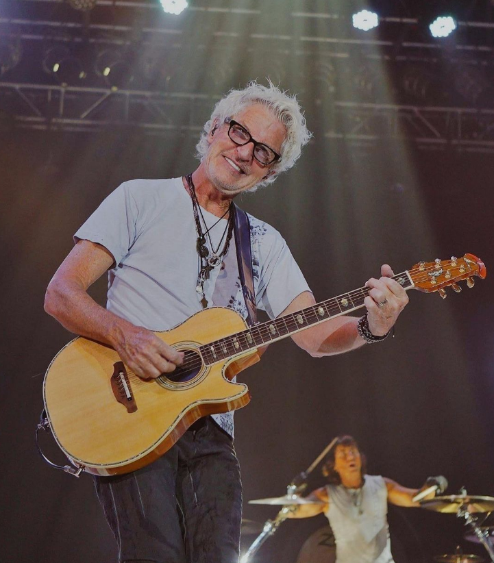 Happy 71 birthday to the amazing REO Speedwagon vocalist and guitarist Kevin Cronin! 
