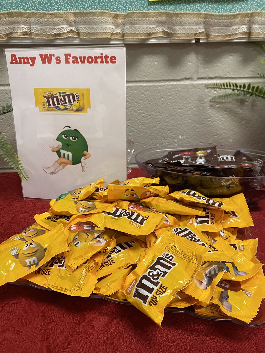 fiorekinders's tweet photo. Wednesdays have become my favorite day of the week!!!!! #snackqueen #WEareLakota #NeedToSucceedCECS @Creeksidetweet https://t.co/mFSvFHpnsT