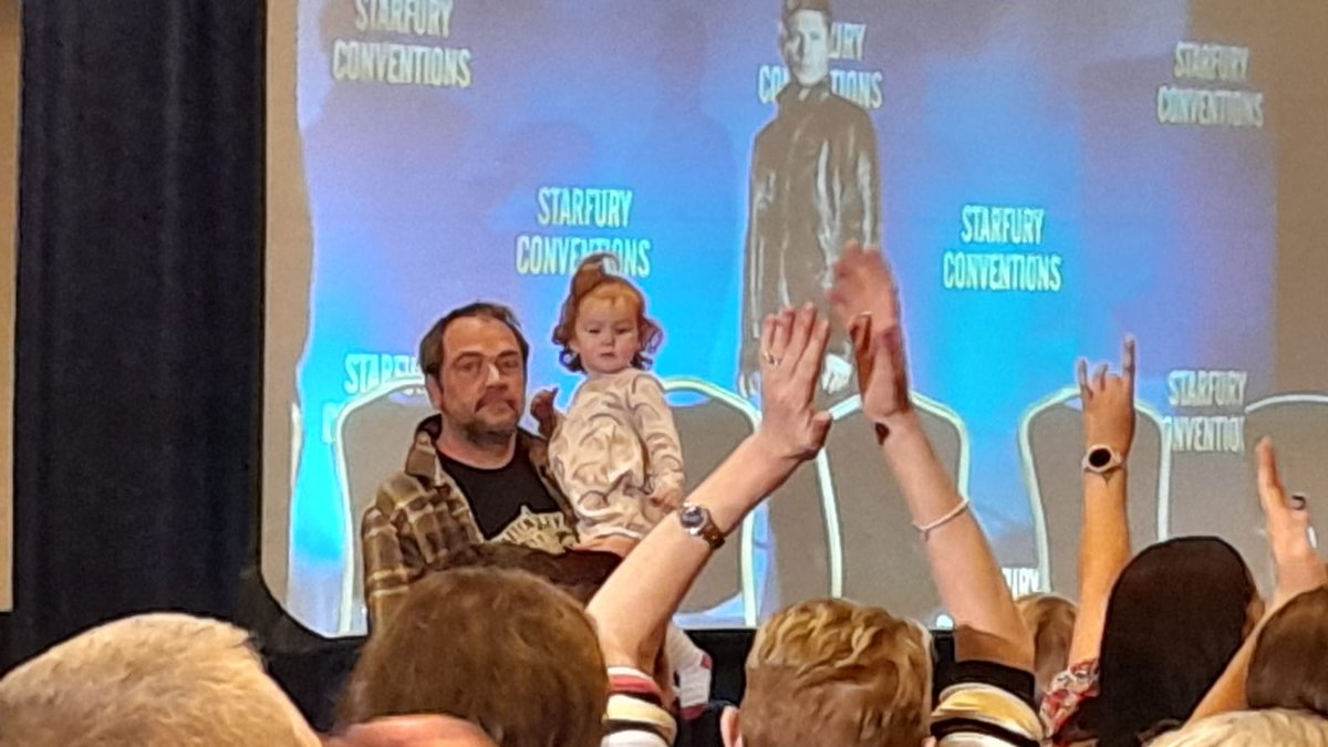 Has to have been one of the cutest parts of the weekend <a href="/Mark_Sheppard/">Mark Sheppard</a> x