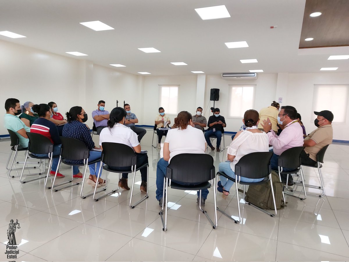 PJEsteli's tweet photo. 1/1 Responsables de Brigadas de Emergencias en conjunto con la Comisión Mixta de Higiene y Seguridad, realizaron reunión evaluativa después del conato de incendio registrado este pasado Domingo 02 de octubre del 2022 en las instalaciones del Complejo Judicial #Esteli. https://t.co/mXCHfoyR7m