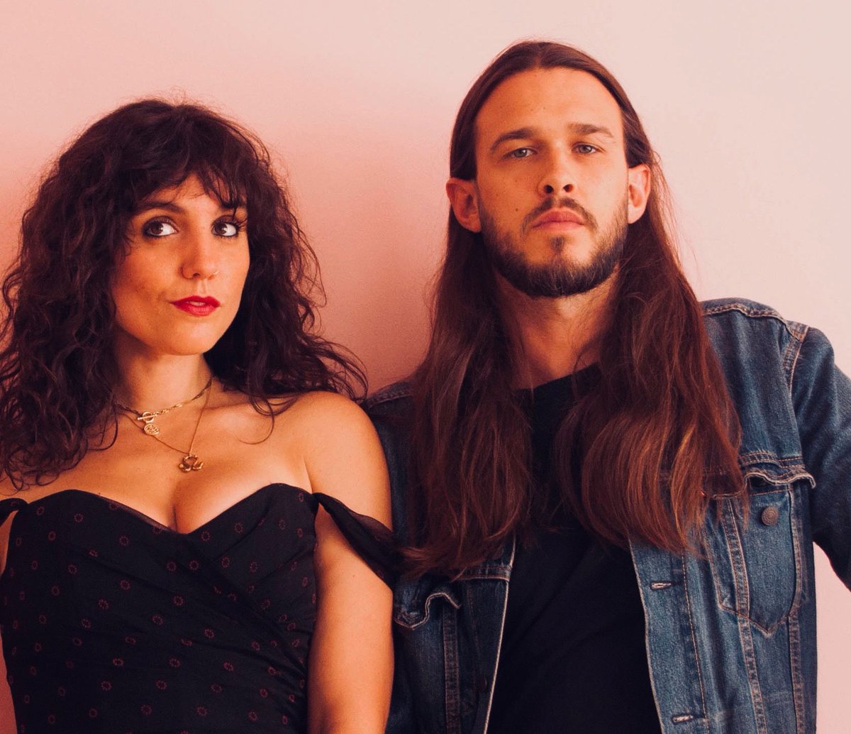 Dreamy duo @weareblueviolet return with brand new single: “FAVOURITE JEANS”! #newmusic #AlternativeMusic #IndieMusic ▶️soundkharma.com/blue-violet-fa…