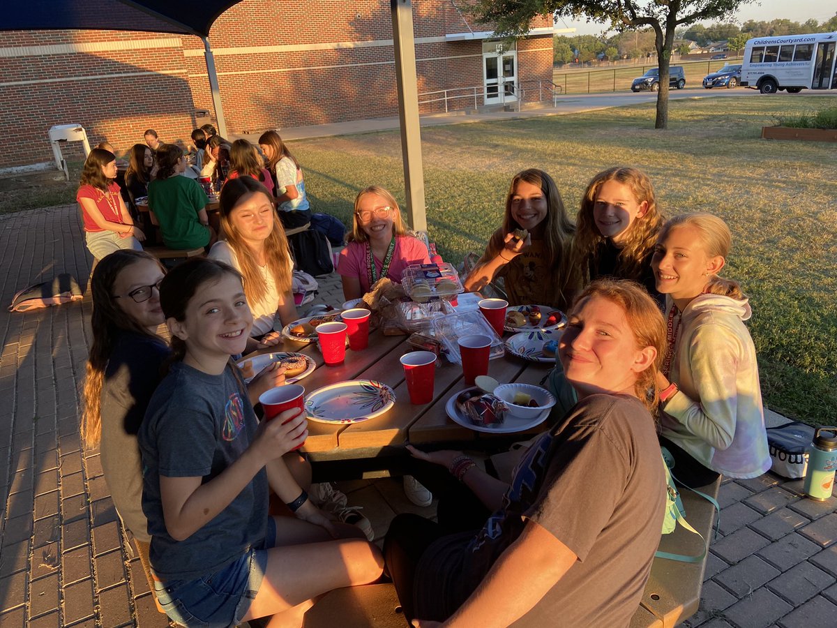 ISMSLadyEagles's tweet photo. Celebrated the end of an awesome cross country season with a team breakfast this morning! Such an amazing group of girls that made coaching them so fun! @IndianSpringsMS @KellerIndianXC @KISDAthletics https://t.co/rmMCHJNkPW