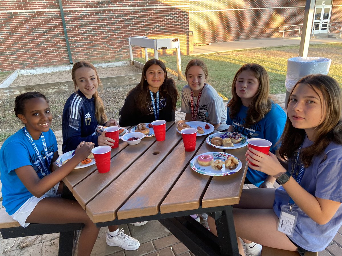 ISMSLadyEagles's tweet photo. Celebrated the end of an awesome cross country season with a team breakfast this morning! Such an amazing group of girls that made coaching them so fun! @IndianSpringsMS @KellerIndianXC @KISDAthletics https://t.co/rmMCHJNkPW