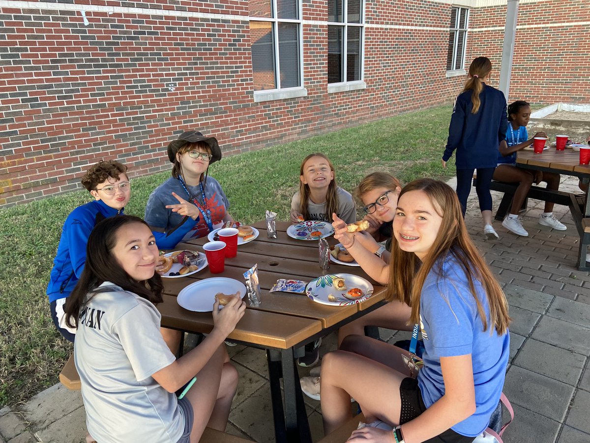 ISMSLadyEagles's tweet photo. Celebrated the end of an awesome cross country season with a team breakfast this morning! Such an amazing group of girls that made coaching them so fun! @IndianSpringsMS @KellerIndianXC @KISDAthletics https://t.co/rmMCHJNkPW