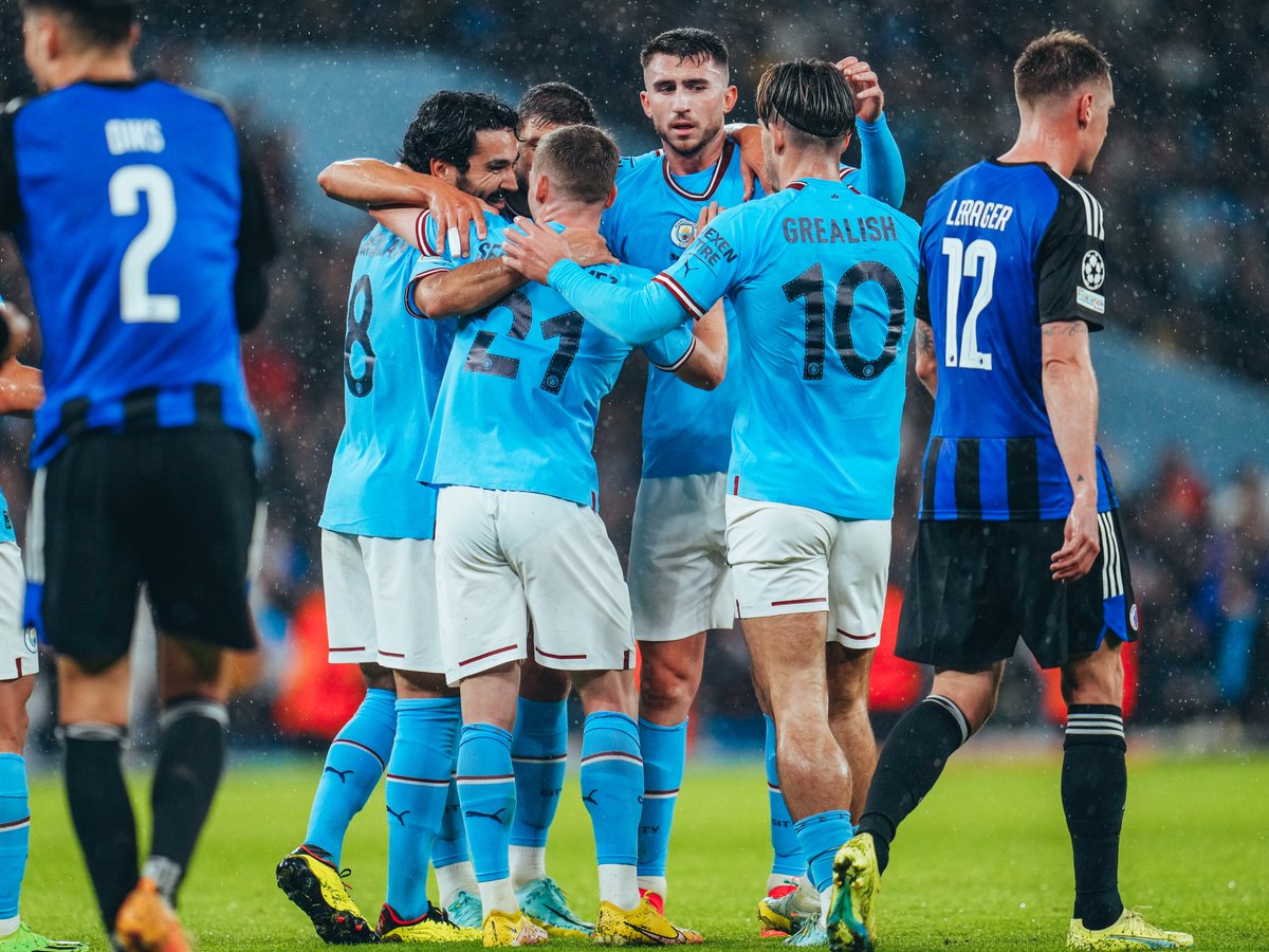 ManCity's tweet photo. A perfect night under the lights! ✨

🔵 5-0 ⚫️ #ManCity https://t.co/k1DXn8j8p4