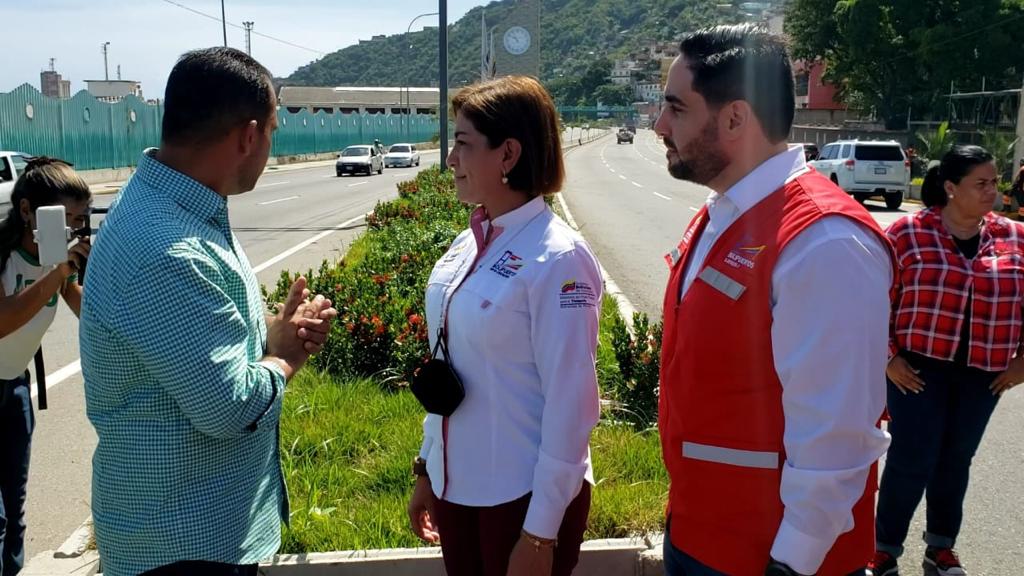 VirguezErika's tweet photo. Con mucha alegría, compromiso y junto al gobernador @Jateranoficial, este #5Oct entregamos 5 km totalmente rehabilitados de la avenida Carlos Soublette, en el estado La Guaira https://t.co/VYlYl6ZlWD