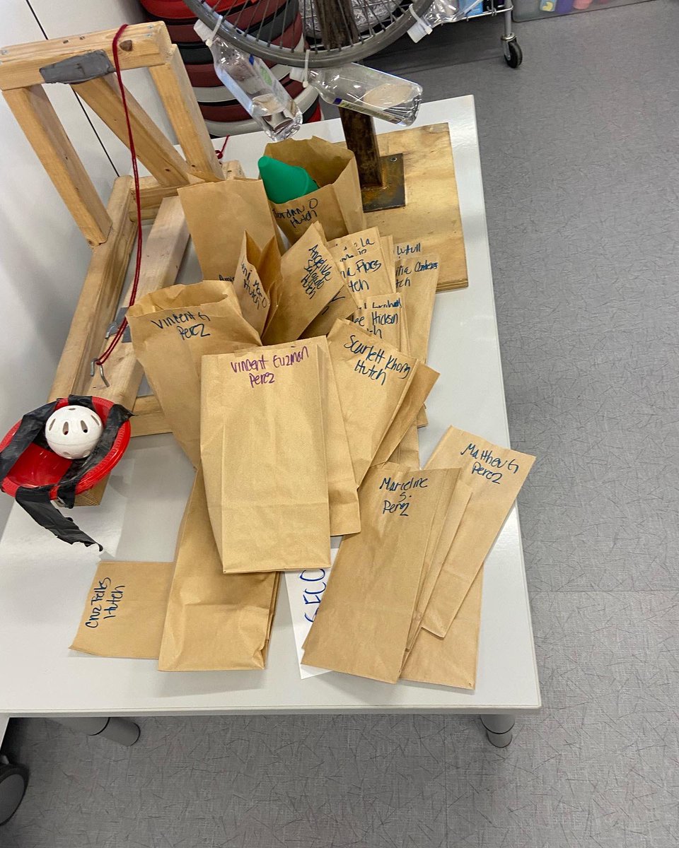 VPEstradaGL's tweet photo. W Today Garden Lakes had their GRAND OPENING OF THE PBIS STORE! Our leadership team help fill all the orders and we had a ton of students purchase items using their PBIS points. Students can earn PBIS points for having behavior that is either safe, respectful or responsible. ♥️🖤 https://t.co/y4LAAWMoAJ