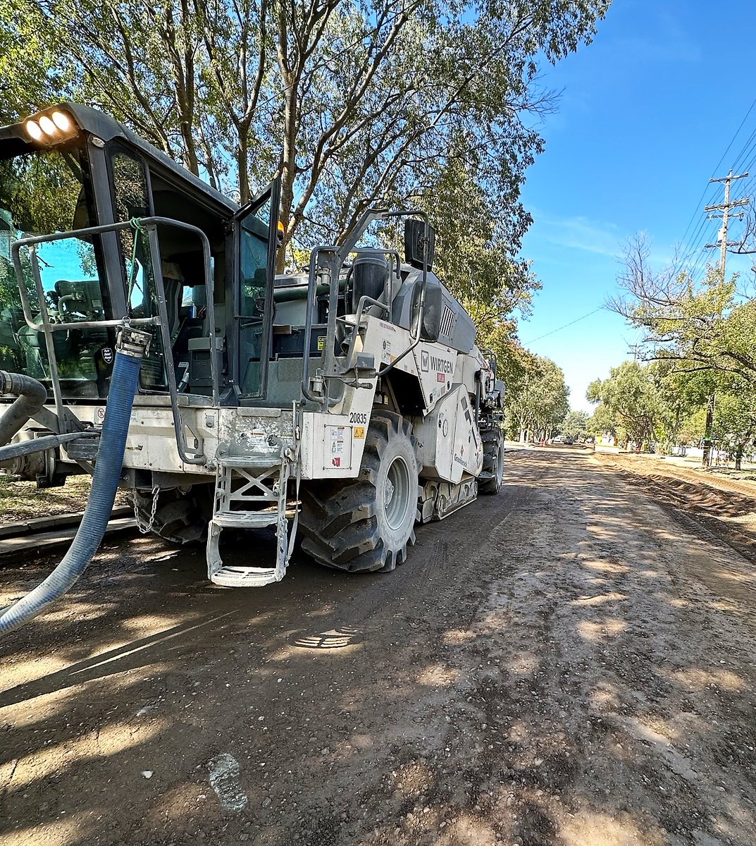 TylerBodnarCNCA's tweet photo. Another local agency is using their #urbanquarry! Lots of in-place recycling taking place in the @ChicoCityof this week as crews perform a bottom-up reconstruction of Mulberry Street using Full-Depth Reconstruction! #FDR #cementbased #IPR @graniterockco @KnifeRvrCorp https://t.co/lCFdCwPlmH
